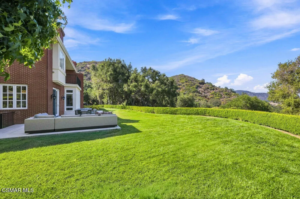 2342 Heatherbank Court Thousand Oaks, CA 91361