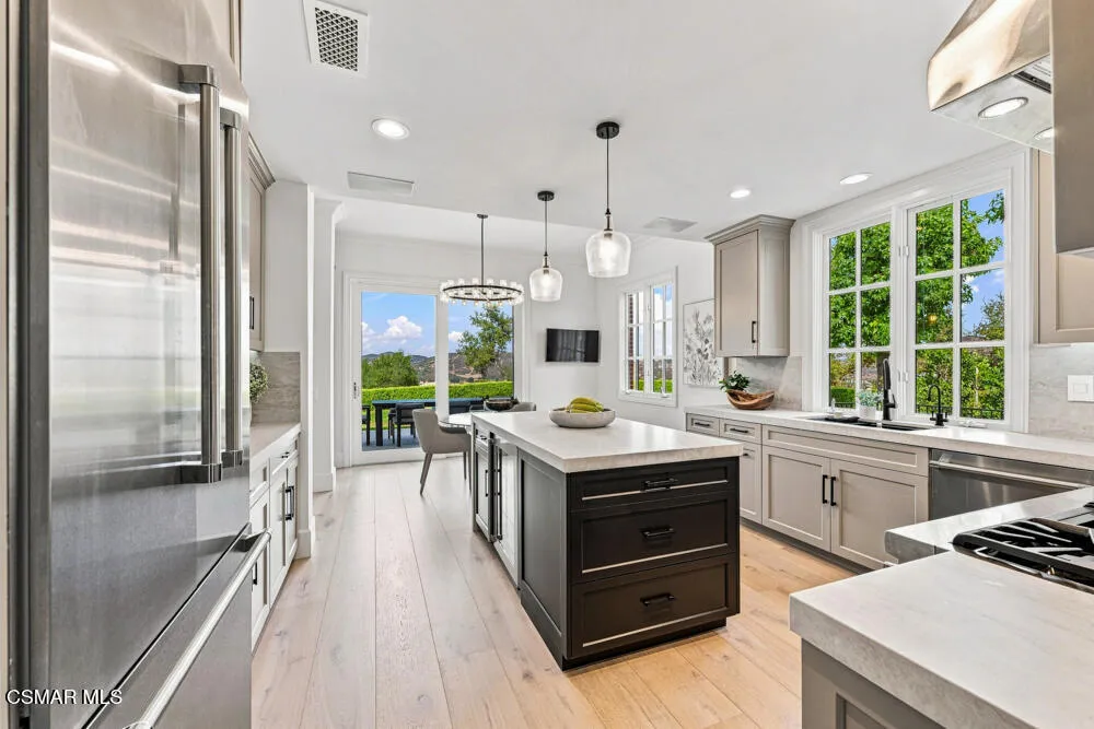 2342 Heatherbank Court Thousand Oaks, CA 91361