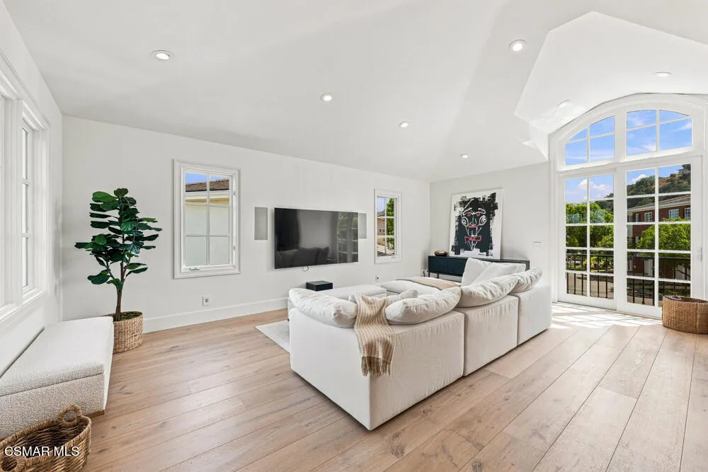 2342 Heatherbank Court Thousand Oaks, CA 91361