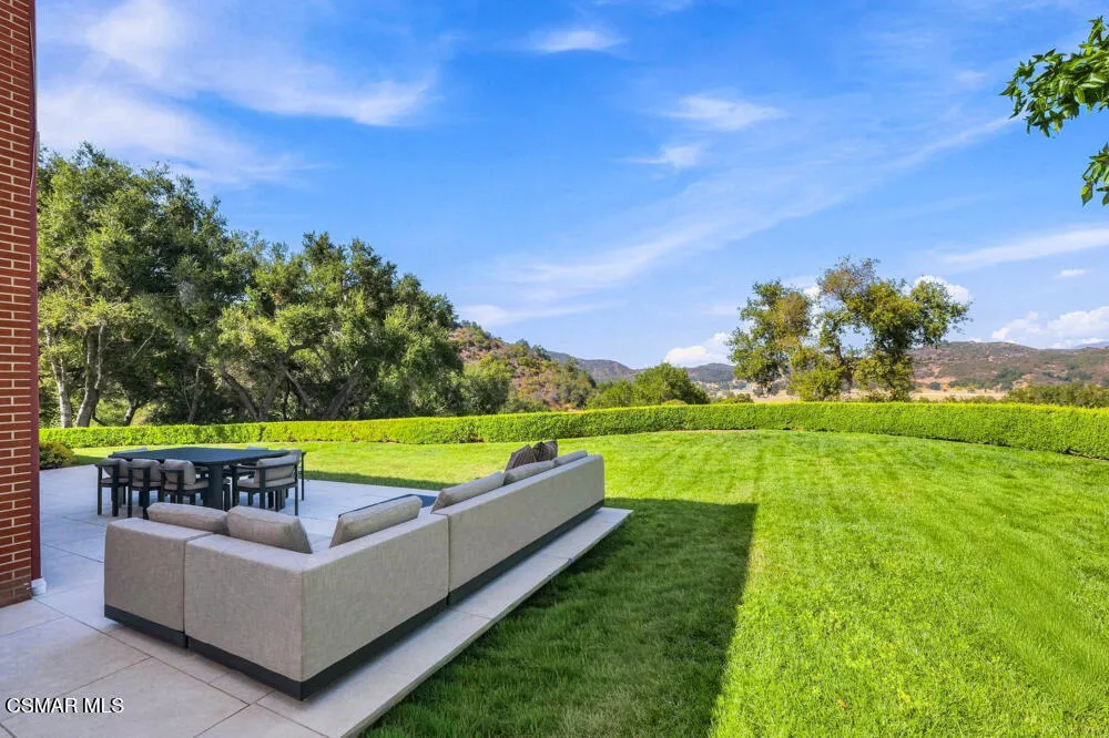 2342 Heatherbank Court Thousand Oaks, CA 91361