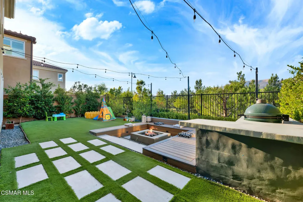 20511 Lantana Court Porter Ranch, CA 91326