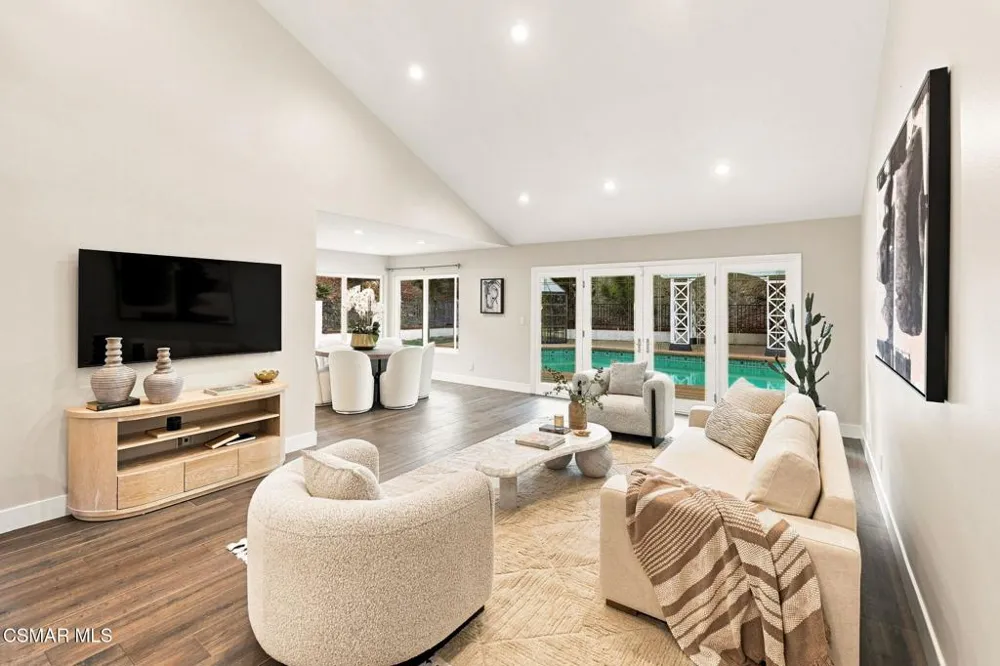 1616 Valecroft Avenue Westlake Village, CA 91361