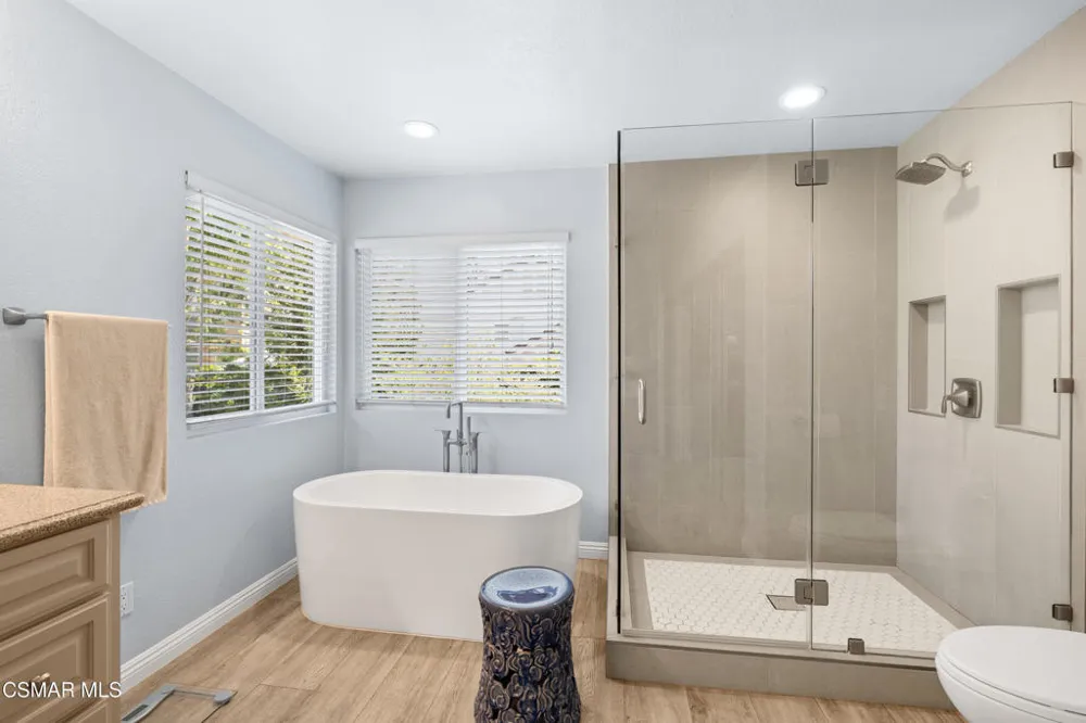 5043 Evanwood Avenue Oak Park, CA 91377