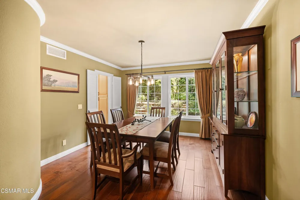 5043 Evanwood Avenue Oak Park, CA 91377