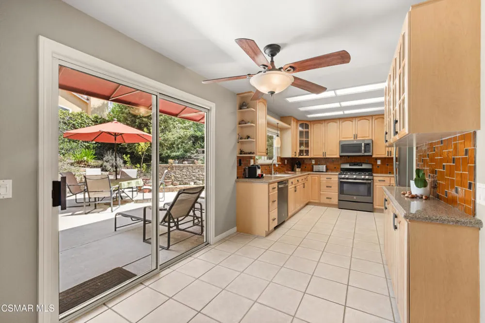 5043 Evanwood Avenue Oak Park, CA 91377