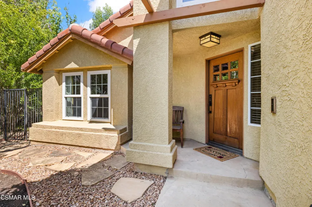 5043 Evanwood Avenue Oak Park, CA 91377