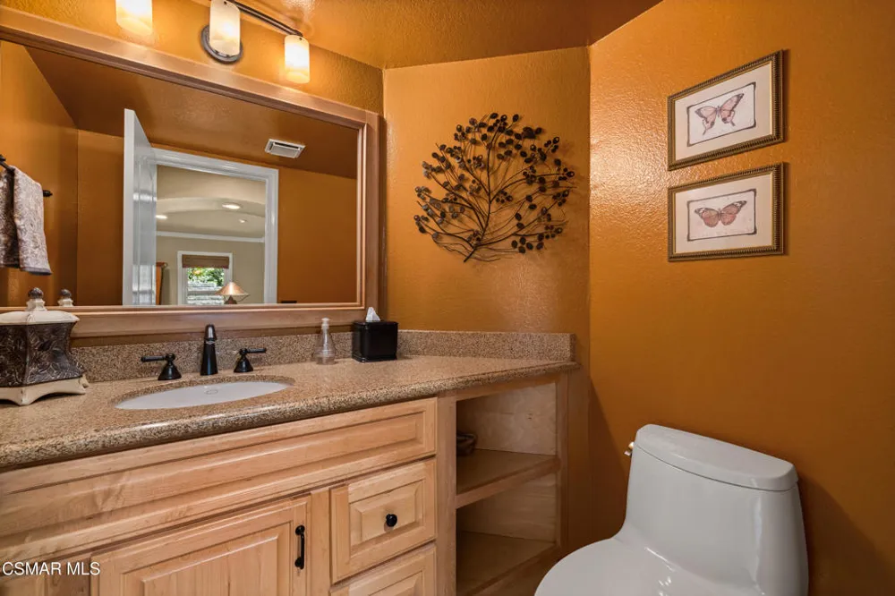 5043 Evanwood Avenue Oak Park, CA 91377