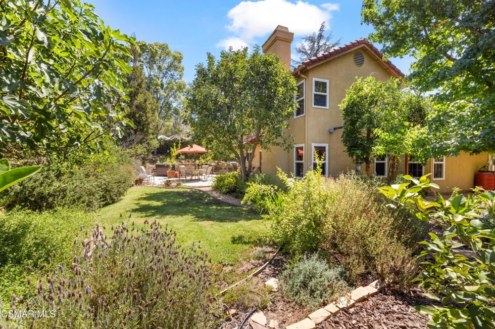 5043 Evanwood Avenue Oak Park, CA 91377