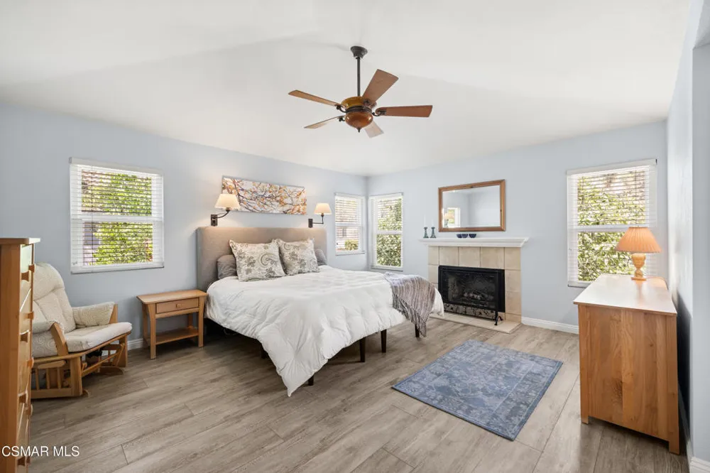 5043 Evanwood Avenue Oak Park, CA 91377