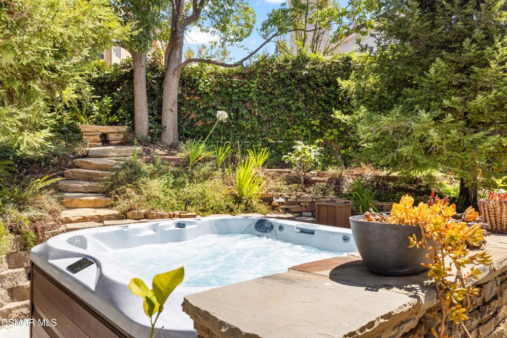 5043 Evanwood Avenue Oak Park, CA 91377