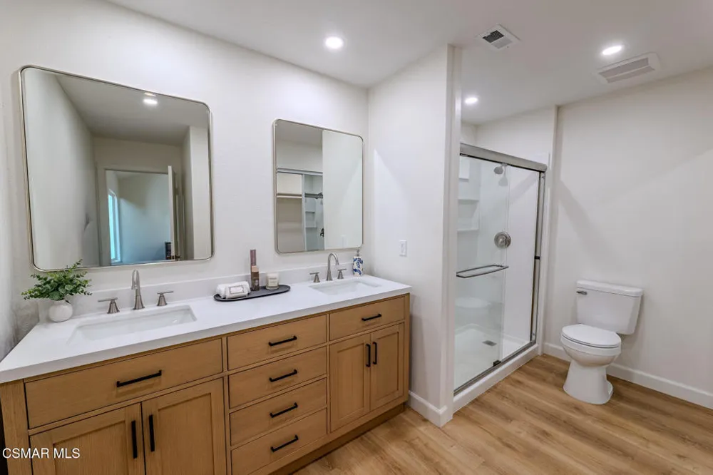 8018 Winnetka Avenue Winnetka, CA 91306