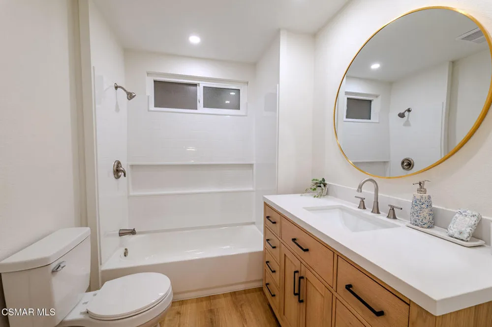 8018 Winnetka Avenue Winnetka, CA 91306