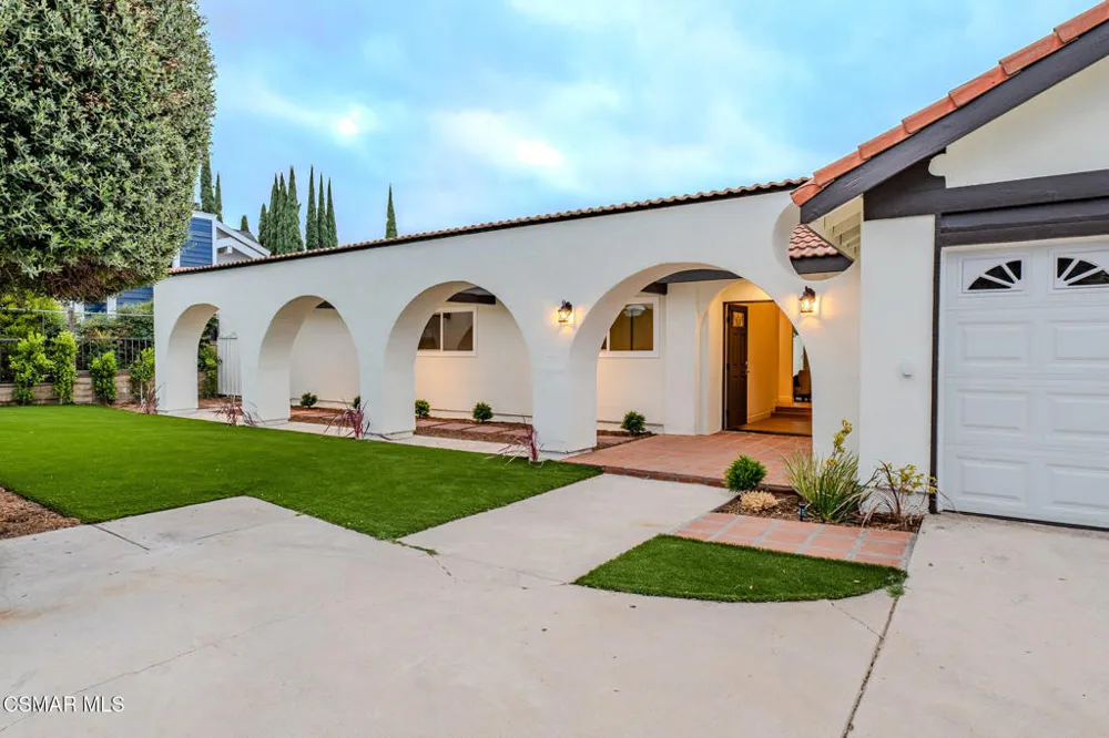 8018 Winnetka Avenue Winnetka, CA 91306