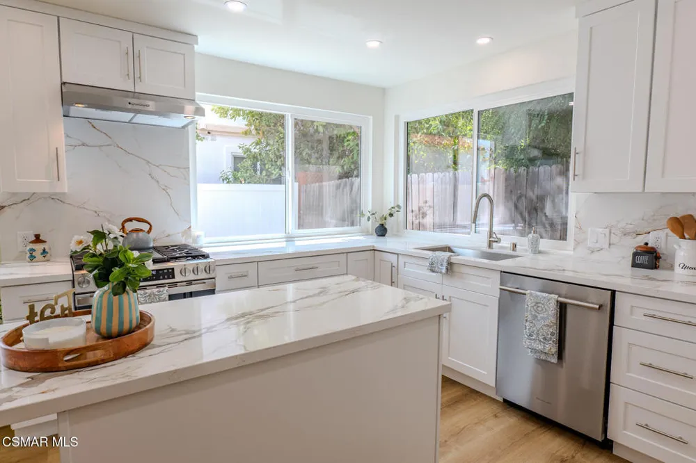 8018 Winnetka Avenue Winnetka, CA 91306