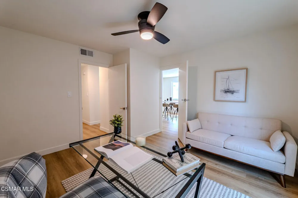 8018 Winnetka Avenue Winnetka, CA 91306