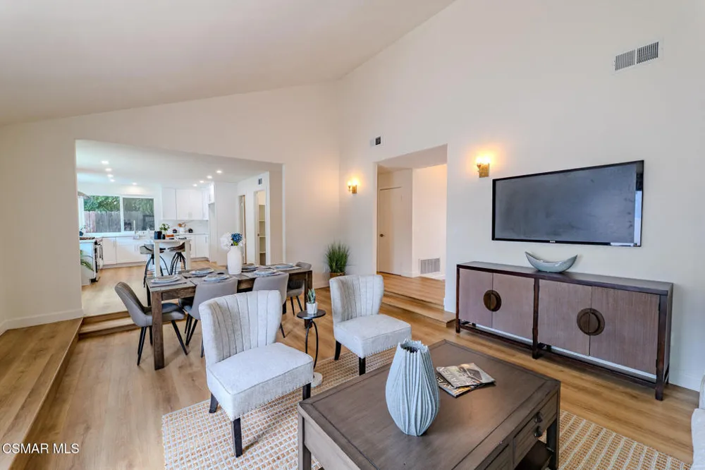8018 Winnetka Avenue Winnetka, CA 91306
