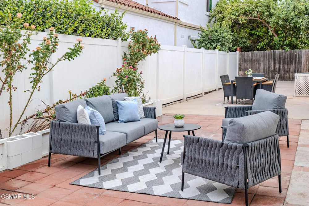 8018 Winnetka Avenue Winnetka, CA 91306