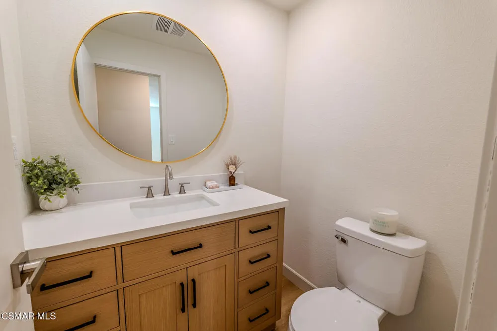 8018 Winnetka Avenue Winnetka, CA 91306