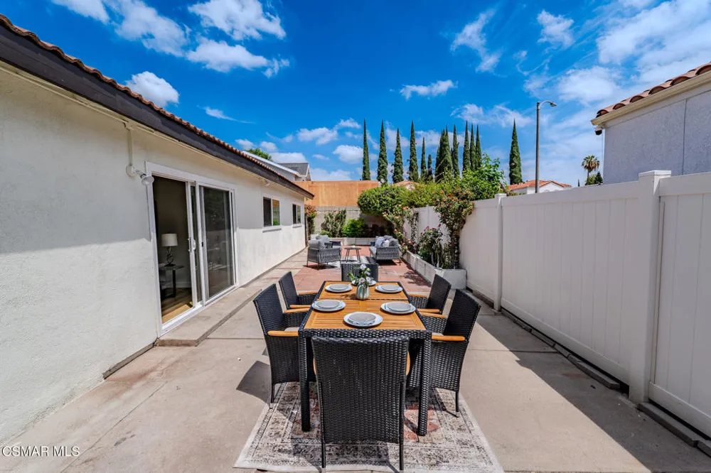 8018 Winnetka Avenue Winnetka, CA 91306