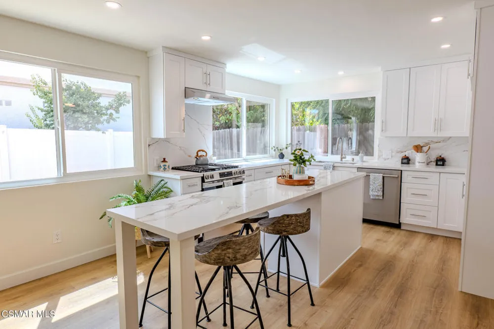 8018 Winnetka Avenue Winnetka, CA 91306