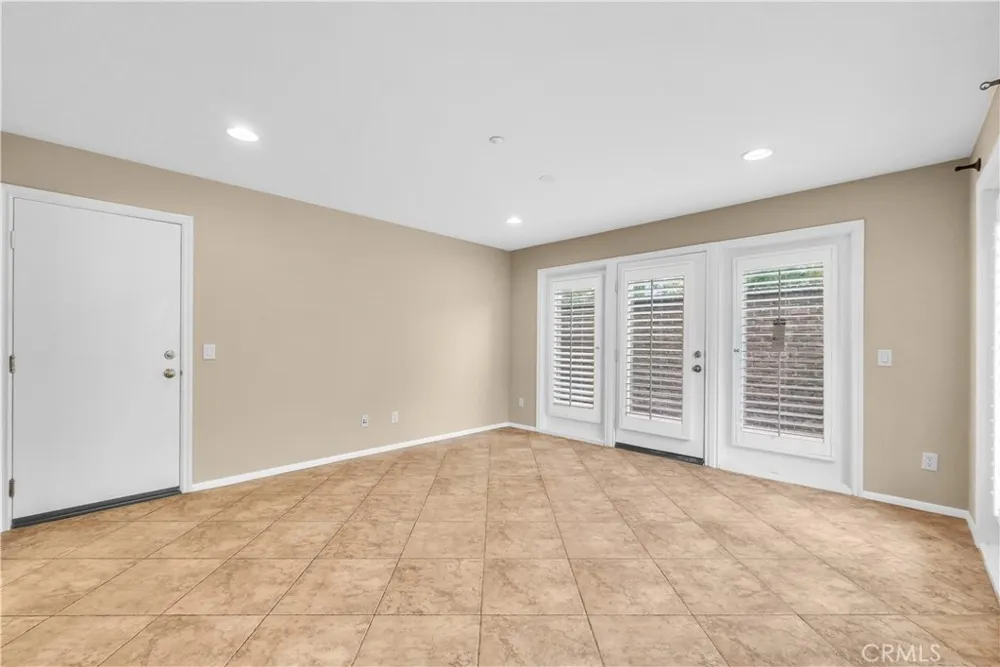 284 Tustin Field Drive Tustin, CA 92782
