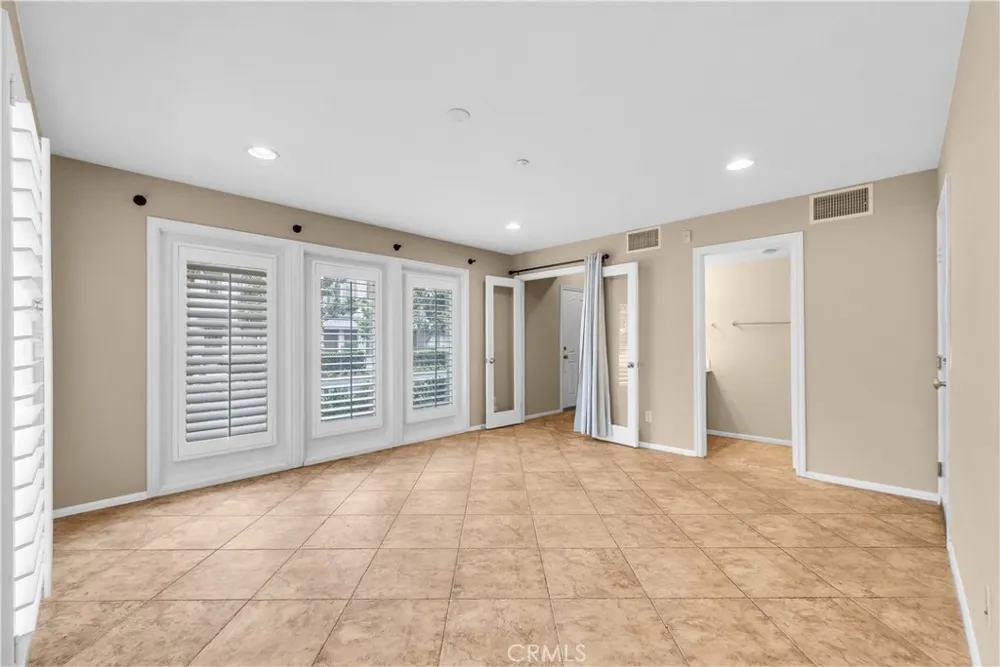 284 Tustin Field Drive Tustin, CA 92782