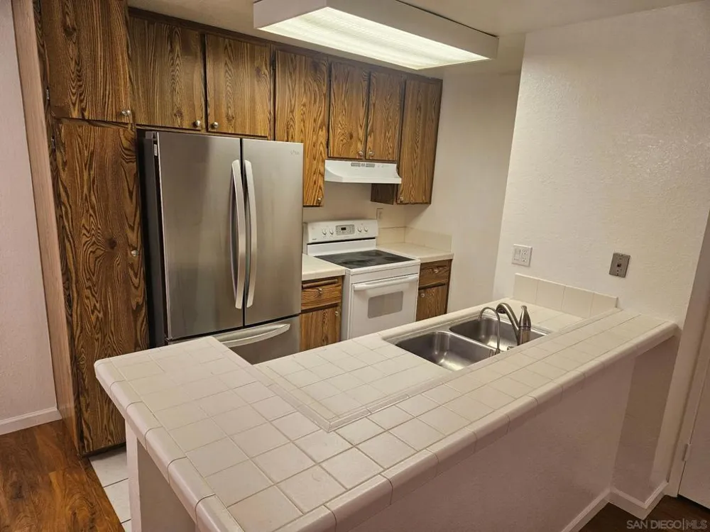 9109 Village Glen #268 San Diego, CA 92123