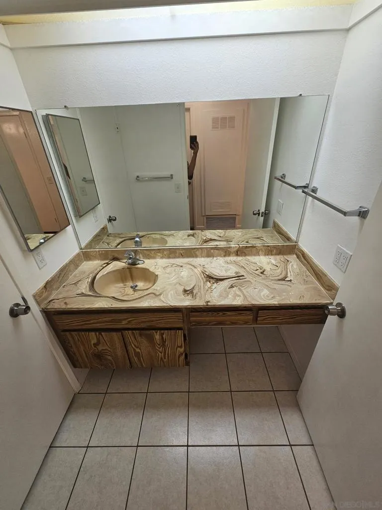 9109 Village Glen #268 San Diego, CA 92123