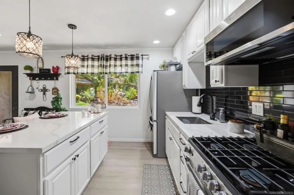 13126 Silver Saddle Ln Poway, CA 92064