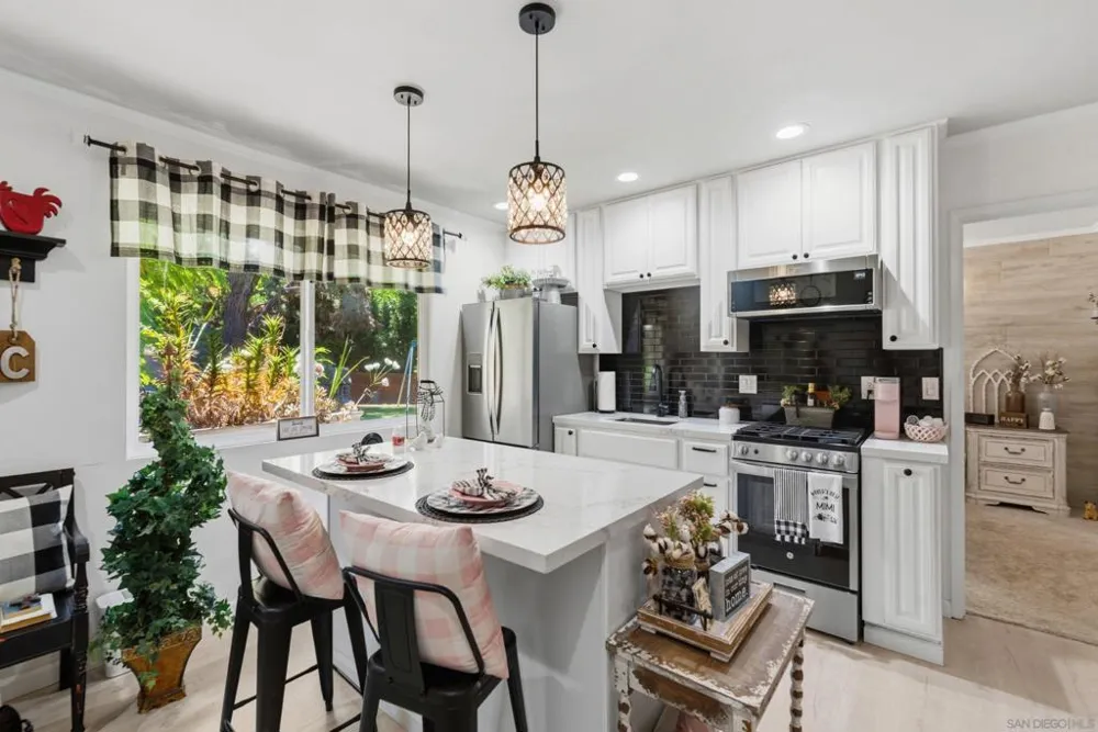 13126 Silver Saddle Ln Poway, CA 92064