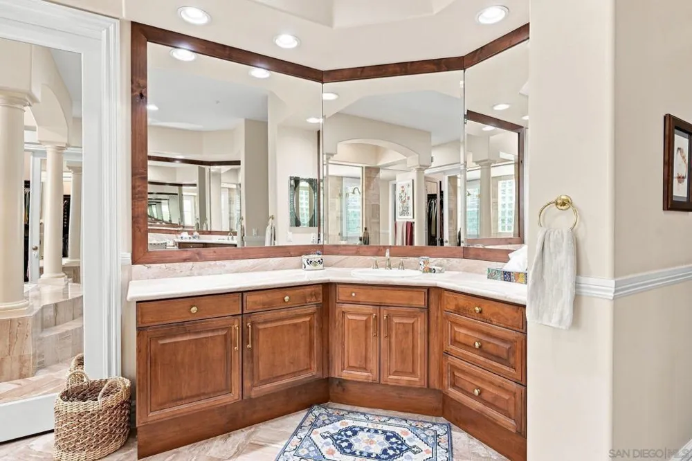 3501 Lone Hill Lane Encinitas, CA 92024