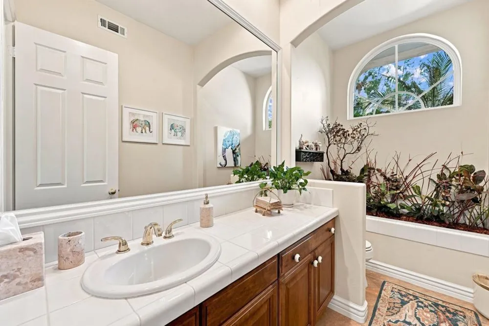 3501 Lone Hill Lane Encinitas, CA 92024
