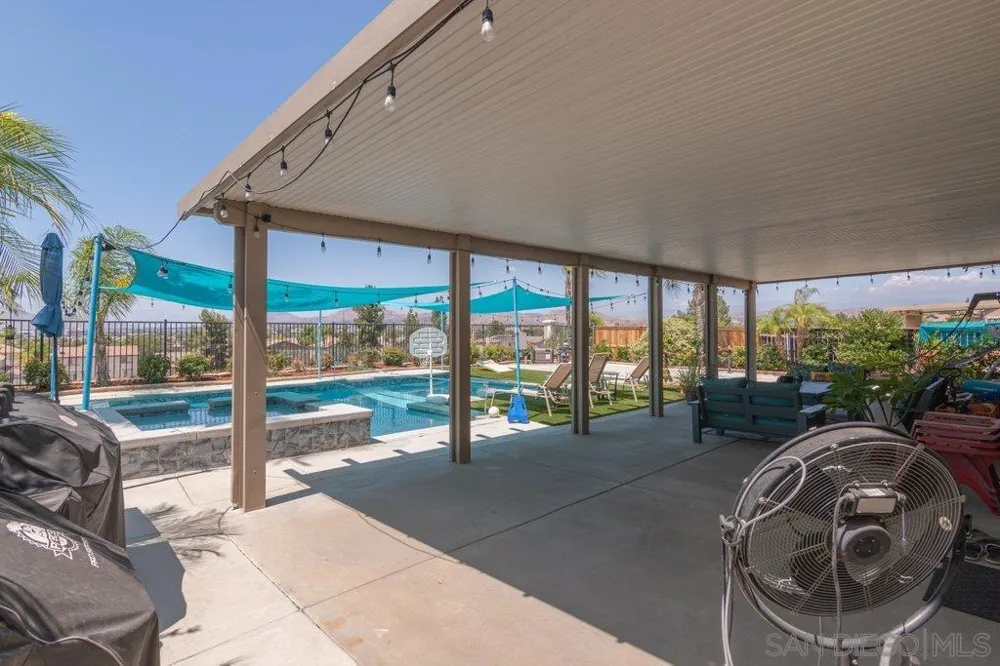 15325 E La Casa Dr Moreno Valley, CA 92555