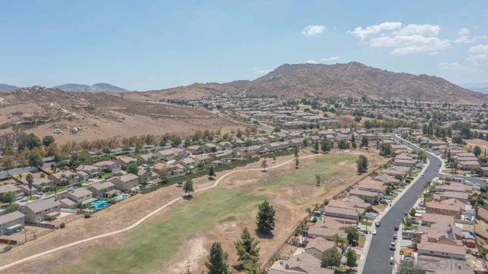15325 E La Casa Dr Moreno Valley, CA 92555