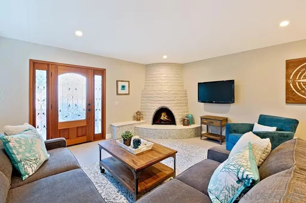 337 Rosemont St La Jolla, CA 92037