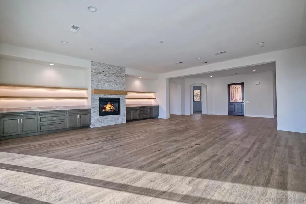 11631 Via Trevi Lakeside, CA 92040