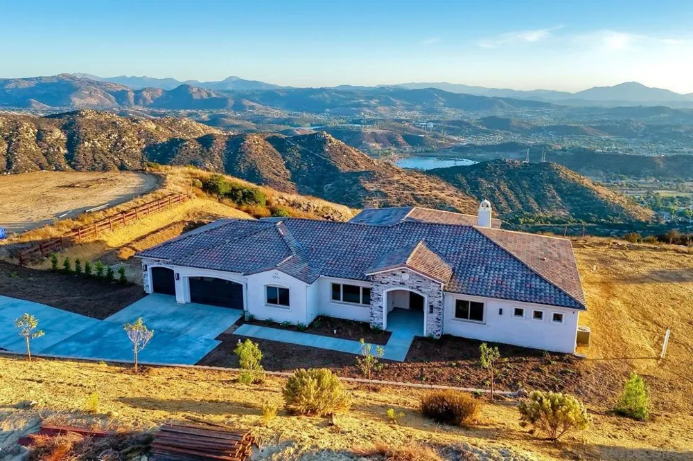 11631 Via Trevi Lakeside, CA 92040