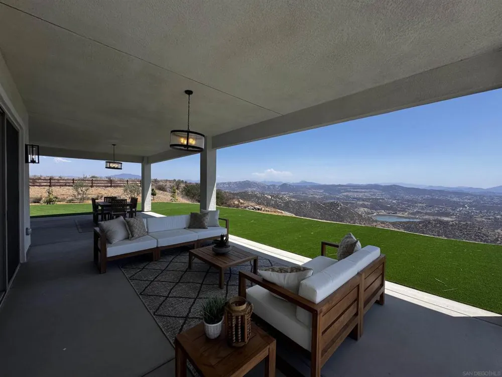 11631 Via Trevi Lakeside, CA 92040