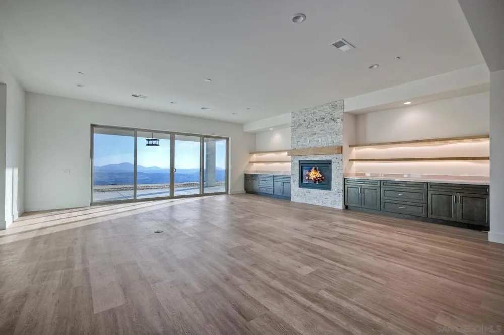 11631 Via Trevi Lakeside, CA 92040