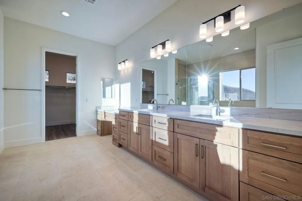 11631 Via Trevi Lakeside, CA 92040