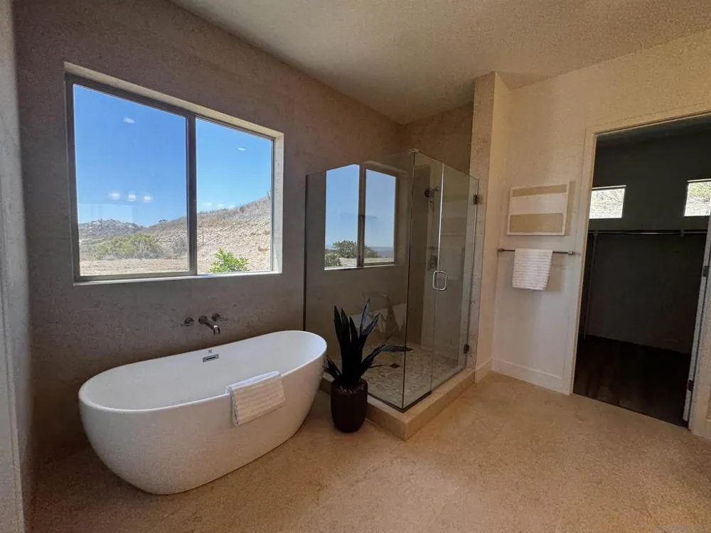 11631 Via Trevi Lakeside, CA 92040