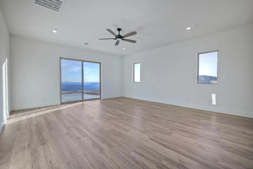 11631 Via Trevi Lakeside, CA 92040