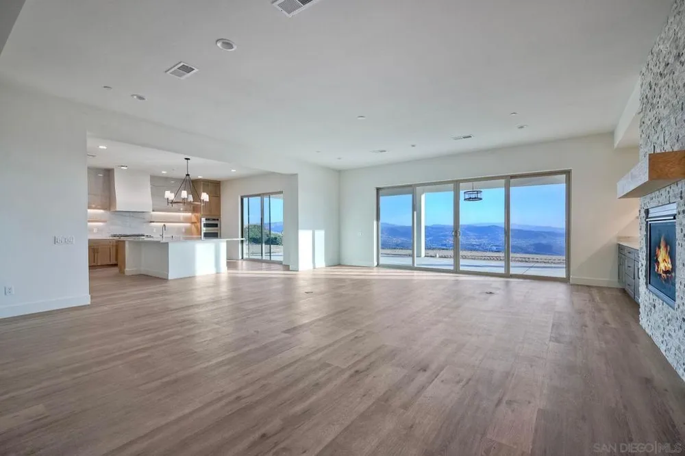 11631 Via Trevi Lakeside, CA 92040