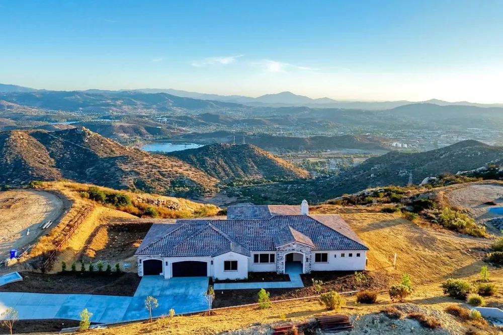 11631 Via Trevi Lakeside, CA 92040