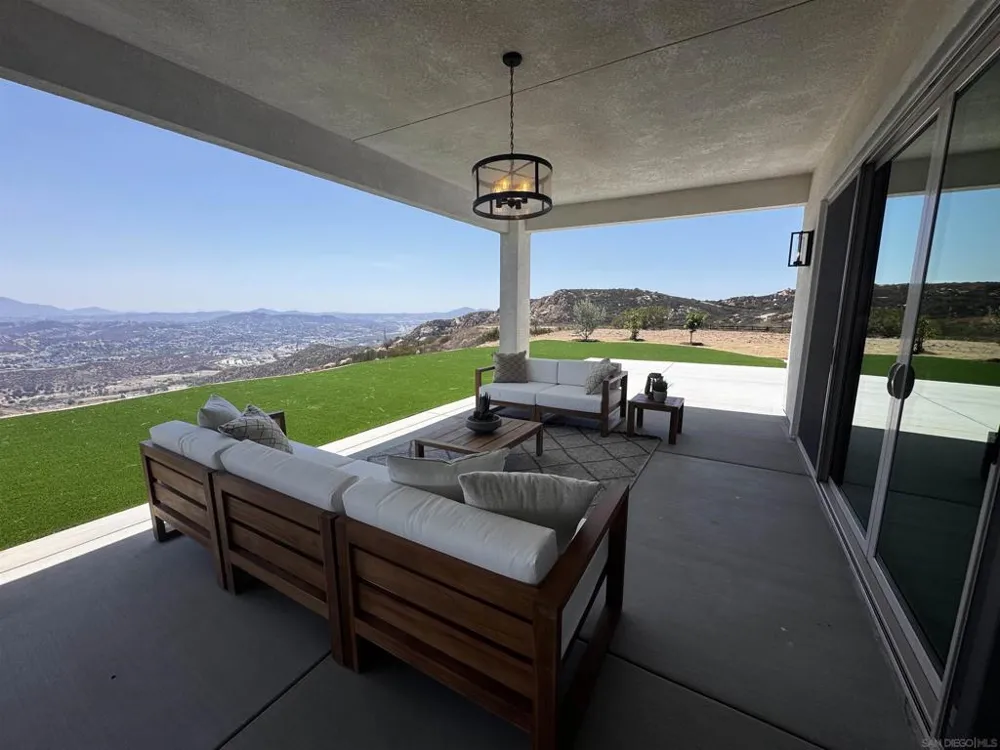 11631 Via Trevi Lakeside, CA 92040