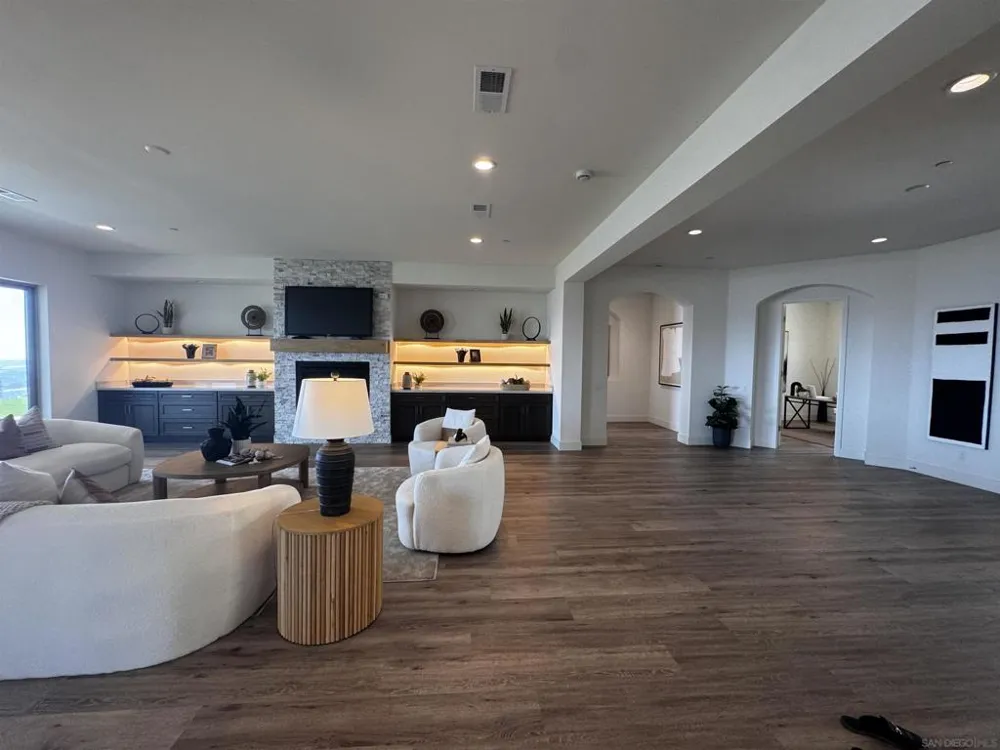 11631 Via Trevi Lakeside, CA 92040