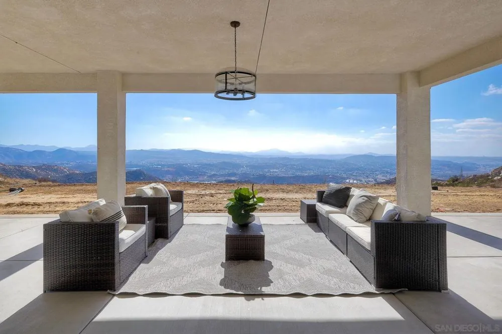 11631 Via Trevi Lakeside, CA 92040