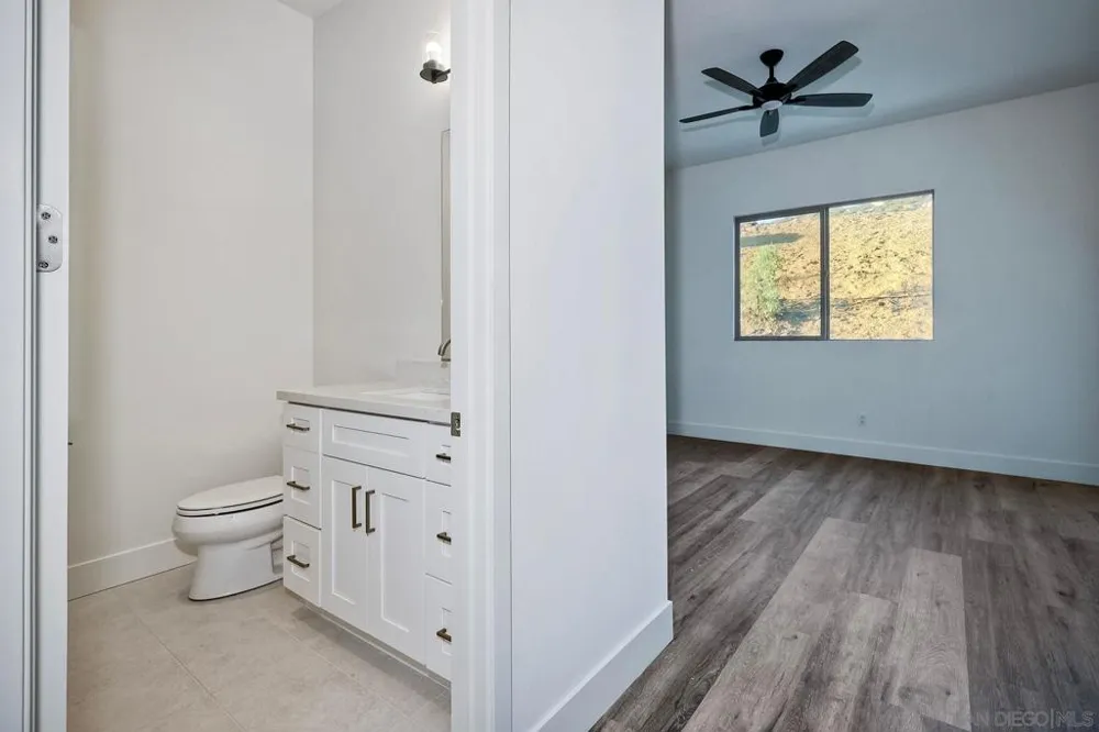 11631 Via Trevi Lakeside, CA 92040