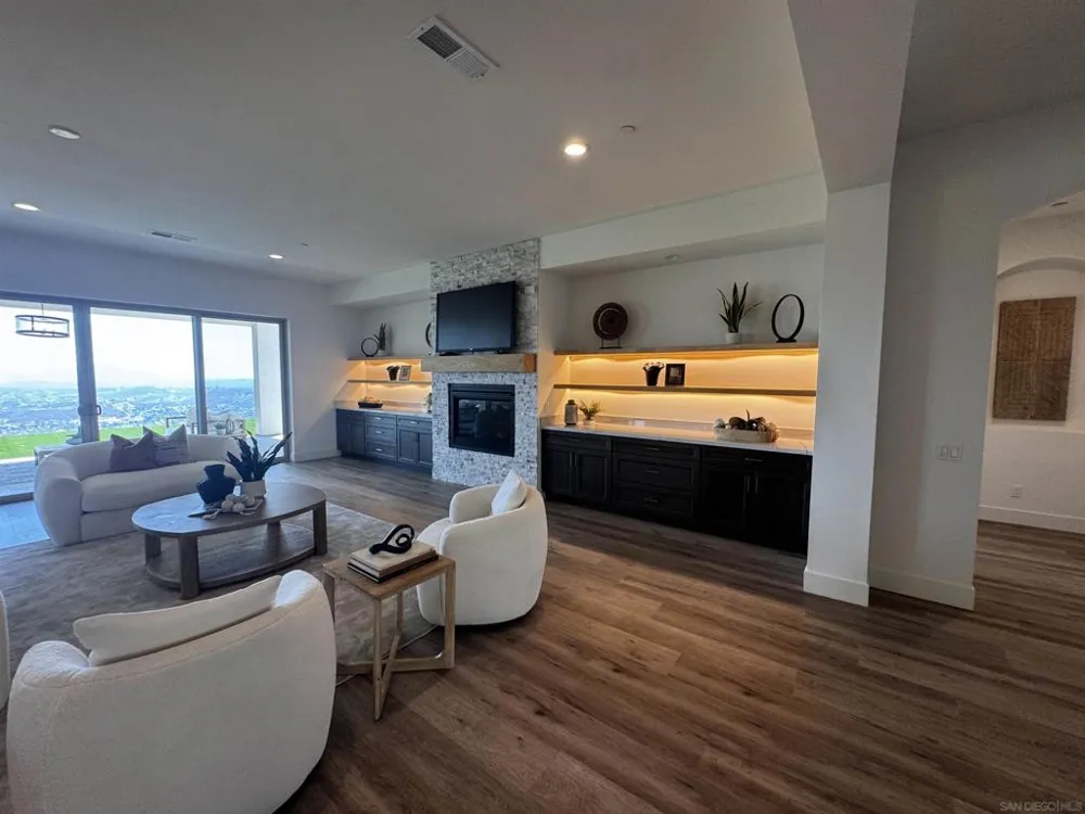11631 Via Trevi Lakeside, CA 92040