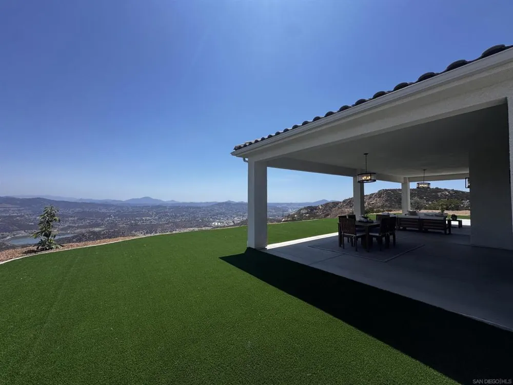 11631 Via Trevi Lakeside, CA 92040